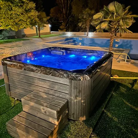 招待所 Luxury Magic 4*